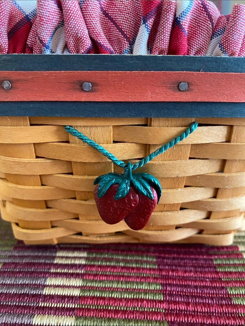 Longaberger 2001 All-American Strawberry Basket 🧺